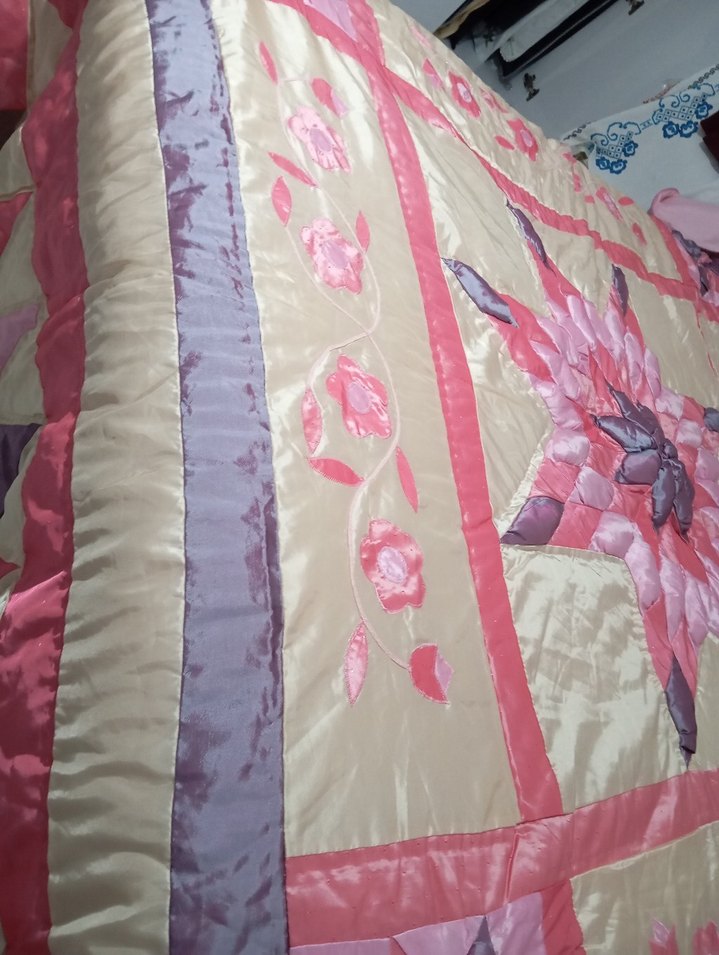 Nakışlı Pembe Yatak Örtüsü - Görsel 3