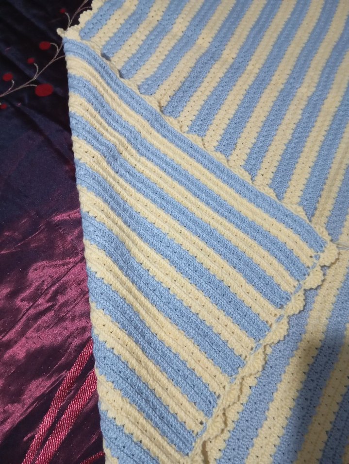 Mavi Çizgili Örgü Bebek Battaniyesi - Görsel 3