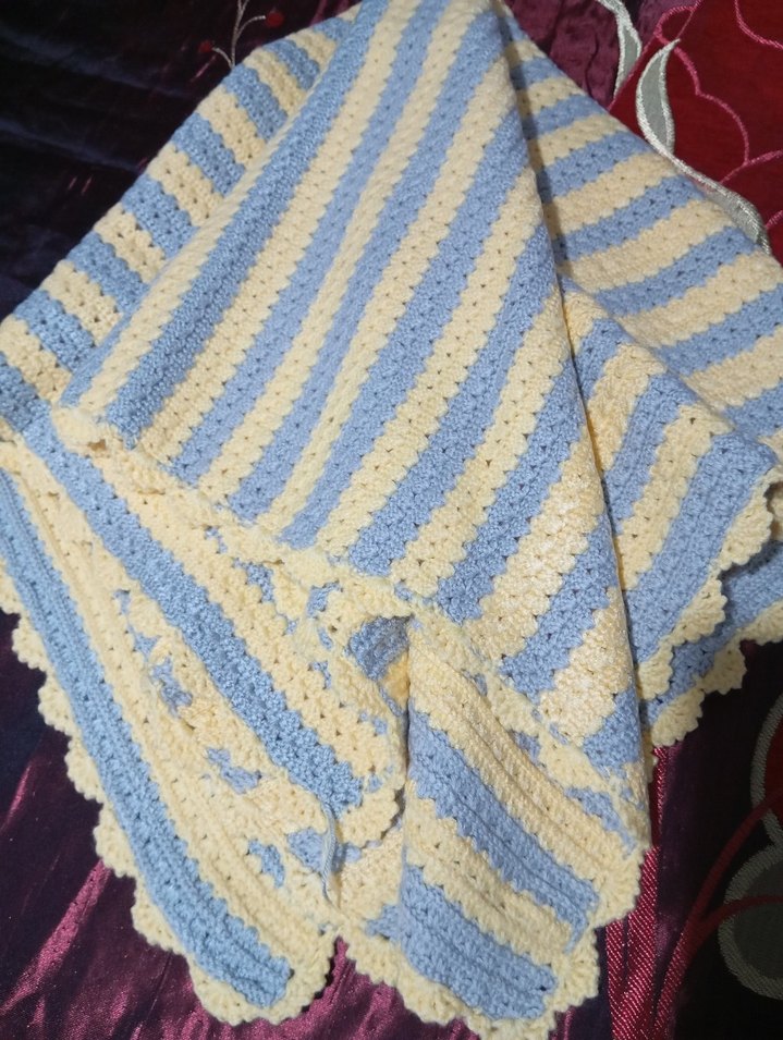 Mavi Çizgili Örgü Bebek Battaniyesi - Görsel 4