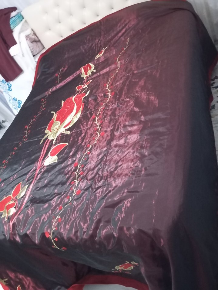 Bordo Nakışlı yatak örtüsü - Görsel 3