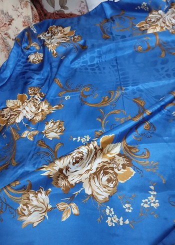 Mavi Parlak İpek Kadın Fular - Görsel 3