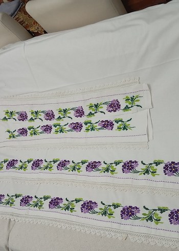 Mor Çiçekli Nakışlı kanaviçe