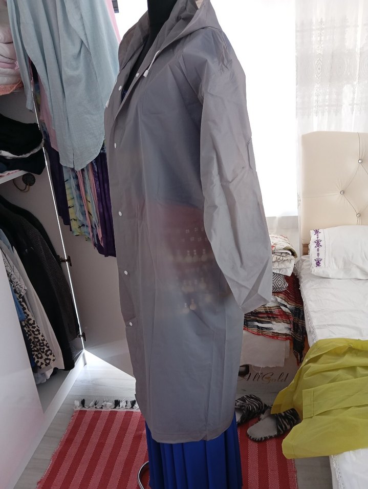 Gri Uzun Düğmeli Kadın Yağmurluk - Görsel 2