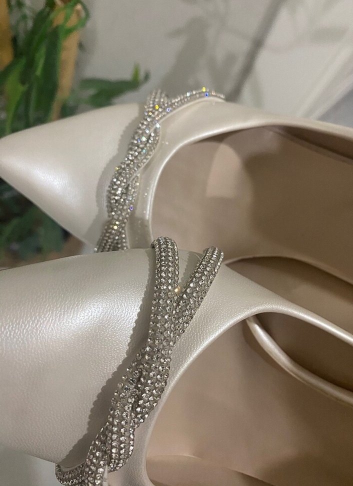 Beyaz Zincir Detaylı Stiletto Kadın Ayakkabı - Görsel 4