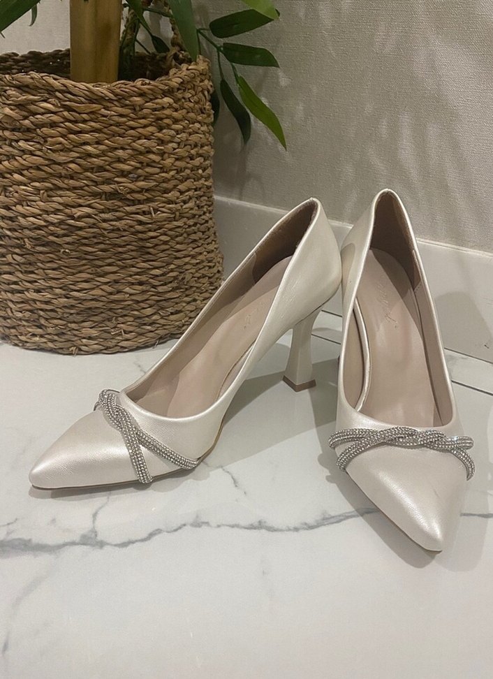 Beyaz Zincir Detaylı Stiletto Kadın Ayakkabı - Görsel 2