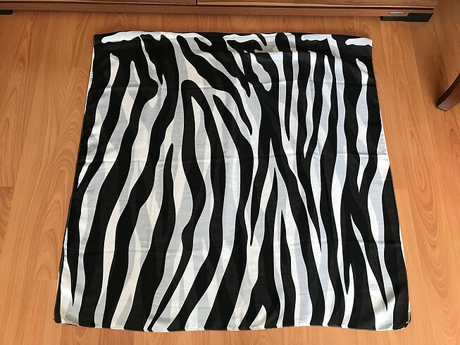 Zebra Desenli İnce Şal