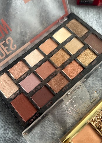 Maybelline Bej ve Koyu Tonlarda Göz Farı Paleti