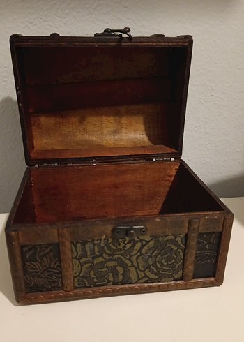 Kapitone Çiçek Desenli Kemerli Vintage Bavul - Görsel 4