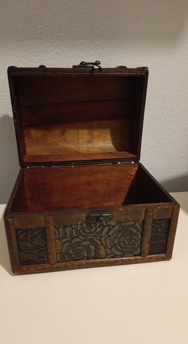 Kapitone Çiçek Desenli Kemerli Vintage Bavul - Görsel 4