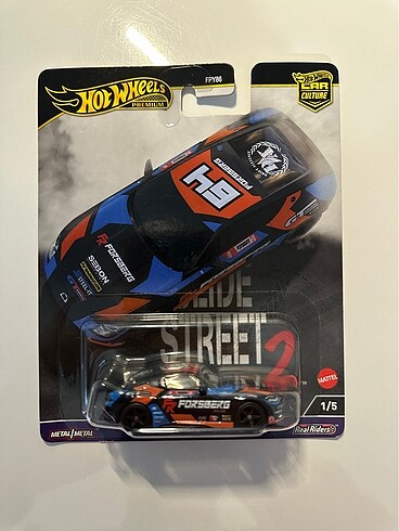 Hot Wheels Premium 2023 Nissan Z Slide Street