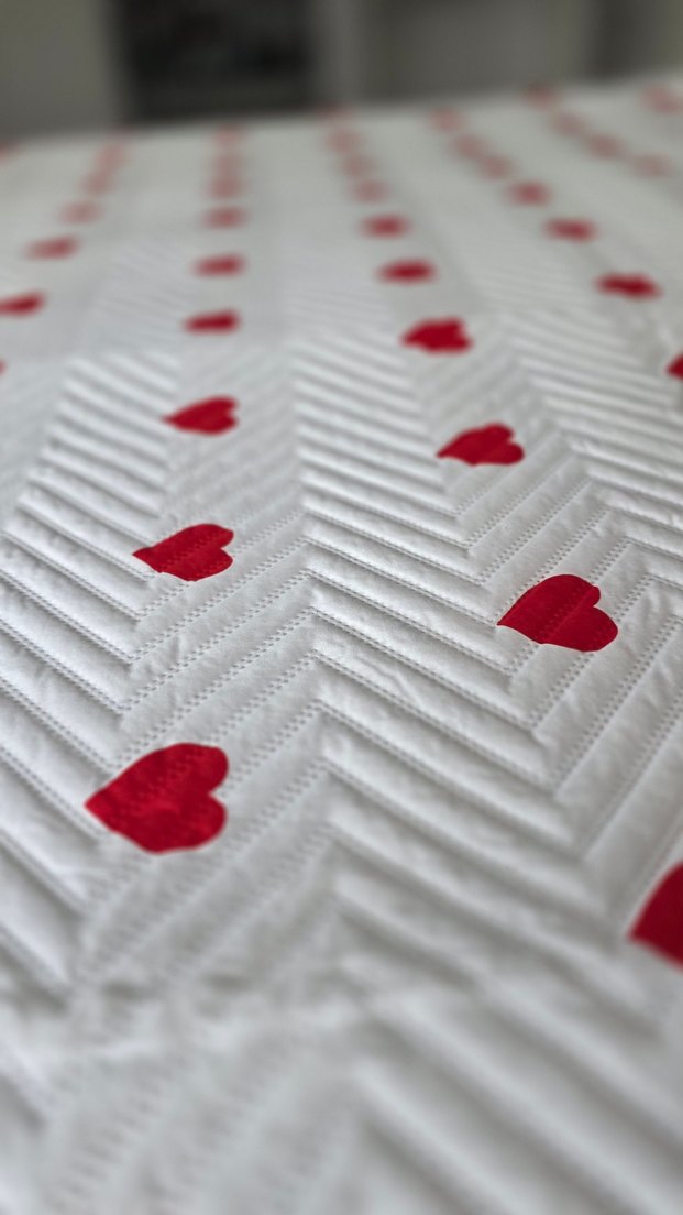 Beyaz Kırmızı Kalp Desenli kapiyoneli Yatak Örtüsü - Görsel 3