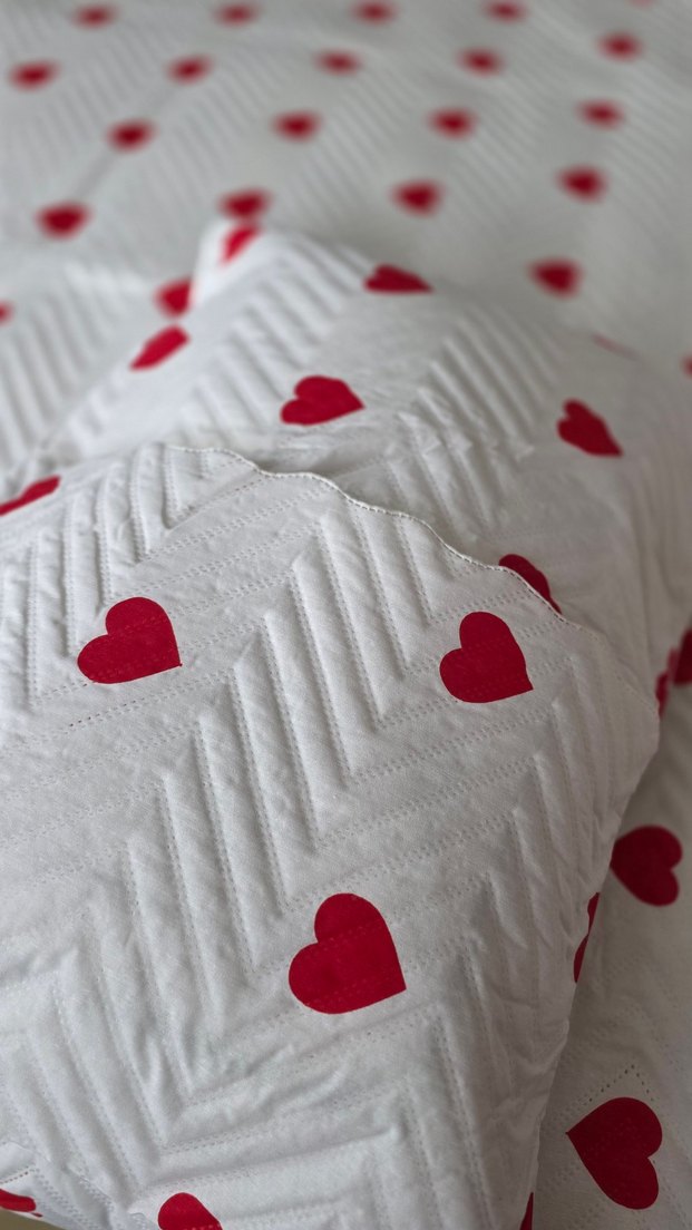 Beyaz Kırmızı Kalp Desenli kapiyoneli Yatak Örtüsü - Görsel 2