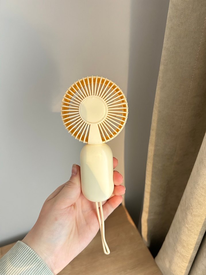 Beyaz Taşınabilir Mini El Vantilatörü - Görsel 3