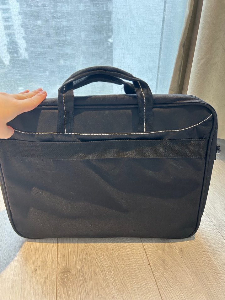 Kadın Siyah Deri Laptop Çantası - Görsel 3