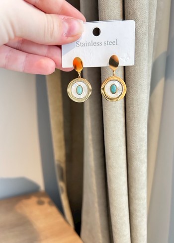 Mini Altın Boncuklu Kadın Küpe - Görsel 3