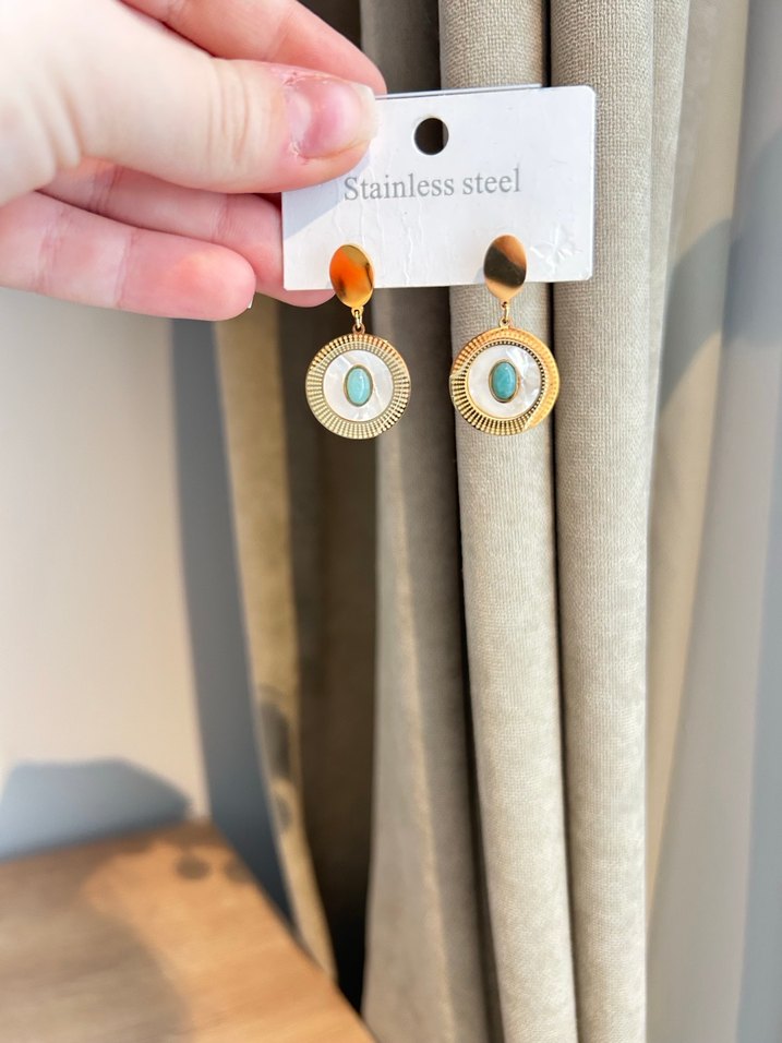 Mini Altın Boncuklu Kadın Küpe - Görsel 3