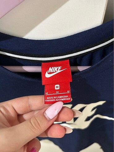 m Beden lacivert Renk Orj Nike crop tişört