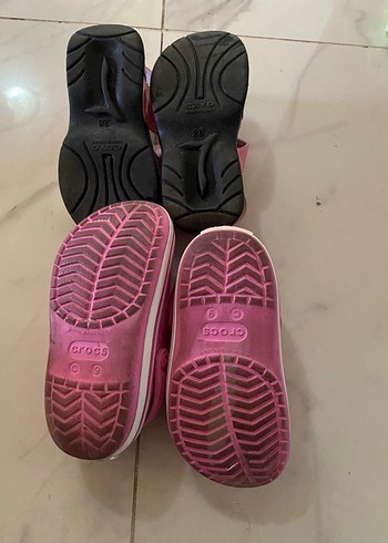 26 Beden Kız Çocuk Pembe Kaydırmaz Terlik ve Renkli Tokalı Sandalet