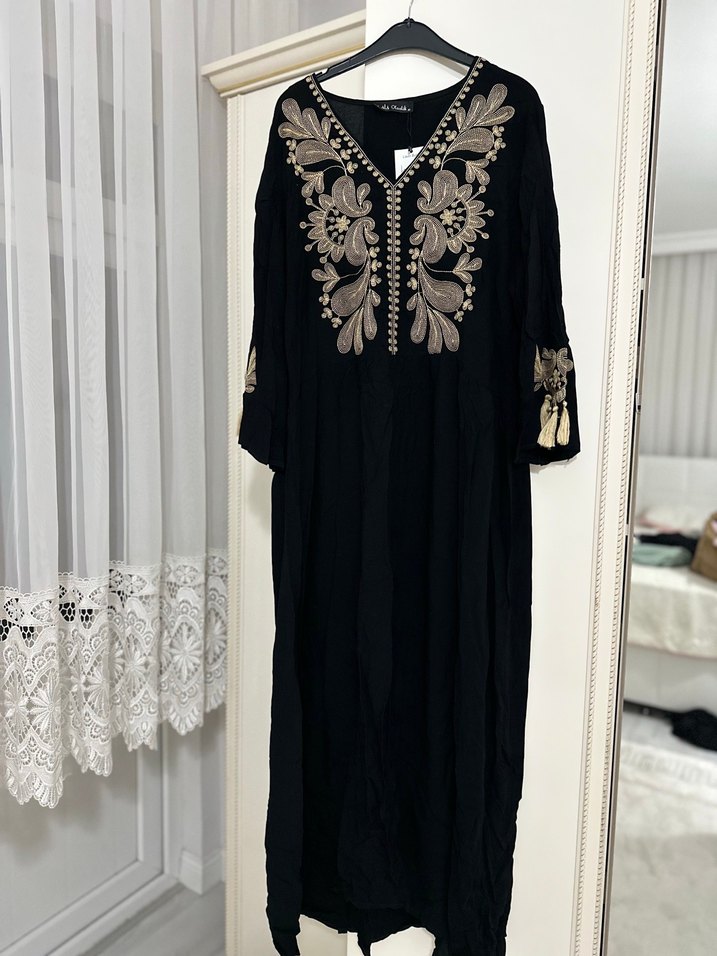 Nakışlı Püsküllü Siyah Bohem Uzun Elbise - Görsel 2
