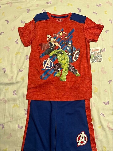 Orjinal etiketli marvel takım