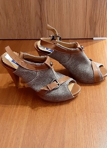 Polo marka topuklu platform ayakkabı sandalet