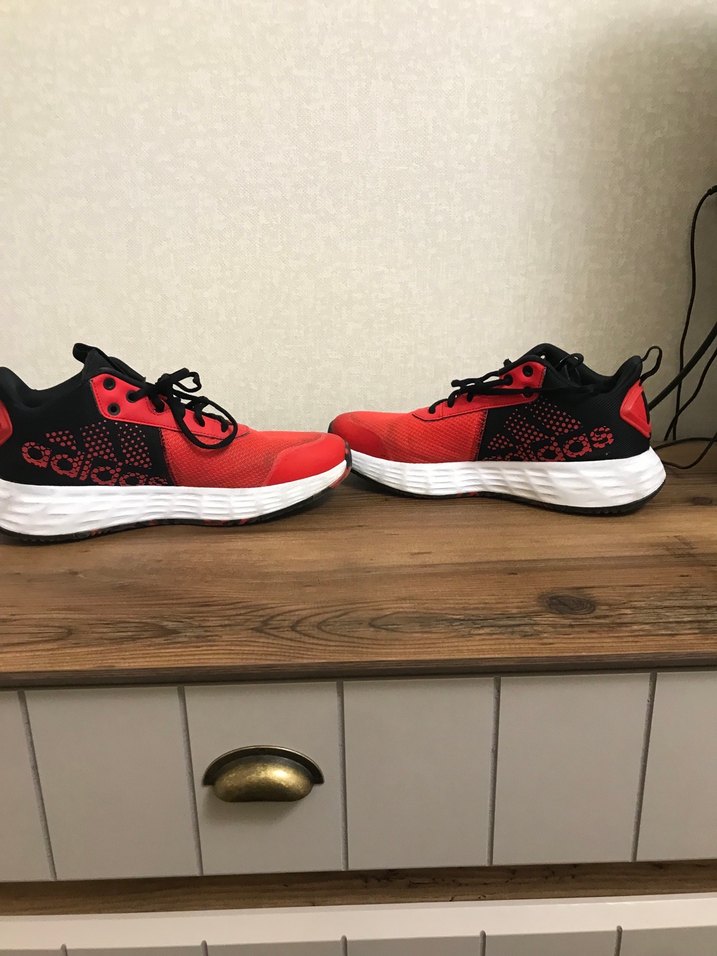 Adidas 45 numara kırmızı basketbol Ayakkabısı - Görsel 5