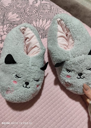 Kızlar için Gri Nakışlı Peluş Ev Terliği - Görsel 2