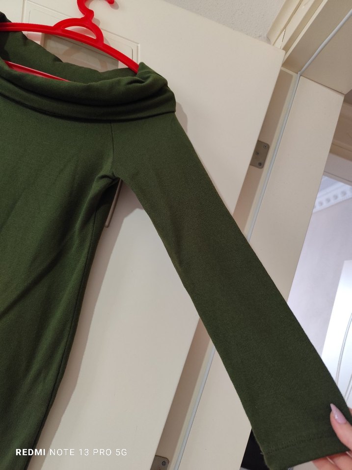 Uzun Kollu, Yüksek Yakalı Yeşil Örme Elbise - Görsel 3