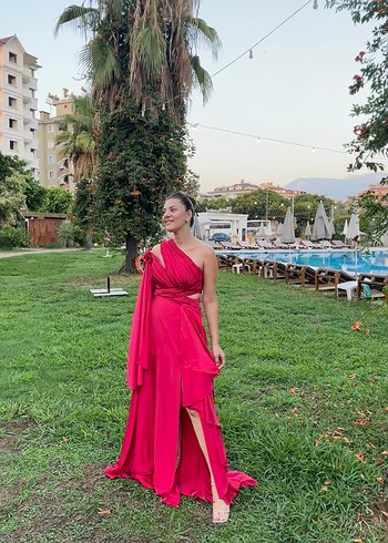 Kırmızı Drapeli Uzun Straplez Kadın Abiye - Görsel 3