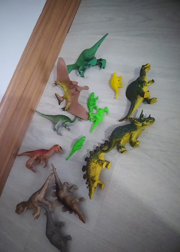 Renkli Dinozor Figürleri Seti