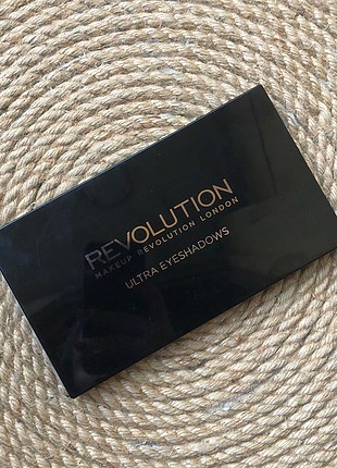 Diğer Makeup revolution far paleti