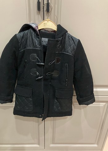 Erkek Çocuk Siyah Kapüşonlu Kemerli Mont - Görsel 10