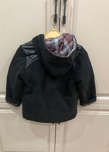 Erkek Çocuk Siyah Kapüşonlu Kemerli Mont - Görsel 8