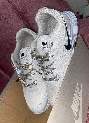 41 Beden Nike Spor ayakkabı erkek beyaz bagcikla verilecektir 