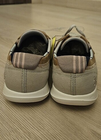 39 Beden camel Renk Orijinal, etiketli ve Memory Foam!