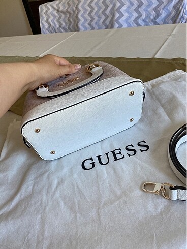  Beden beyaz Renk Orjinal guess çanta