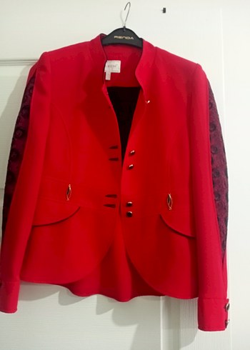 Klasik Kırmızı Düğmeli Kadın Blazer Ceket
