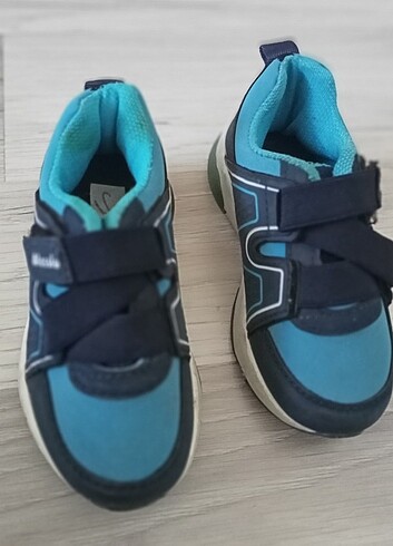 Çocuk spor ayakkabısı 