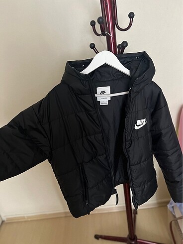 nike mont