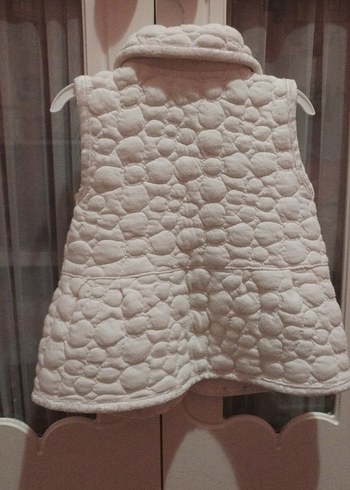 Kız Çocuk Beyaz Düğmeli Yelek - Görsel 3