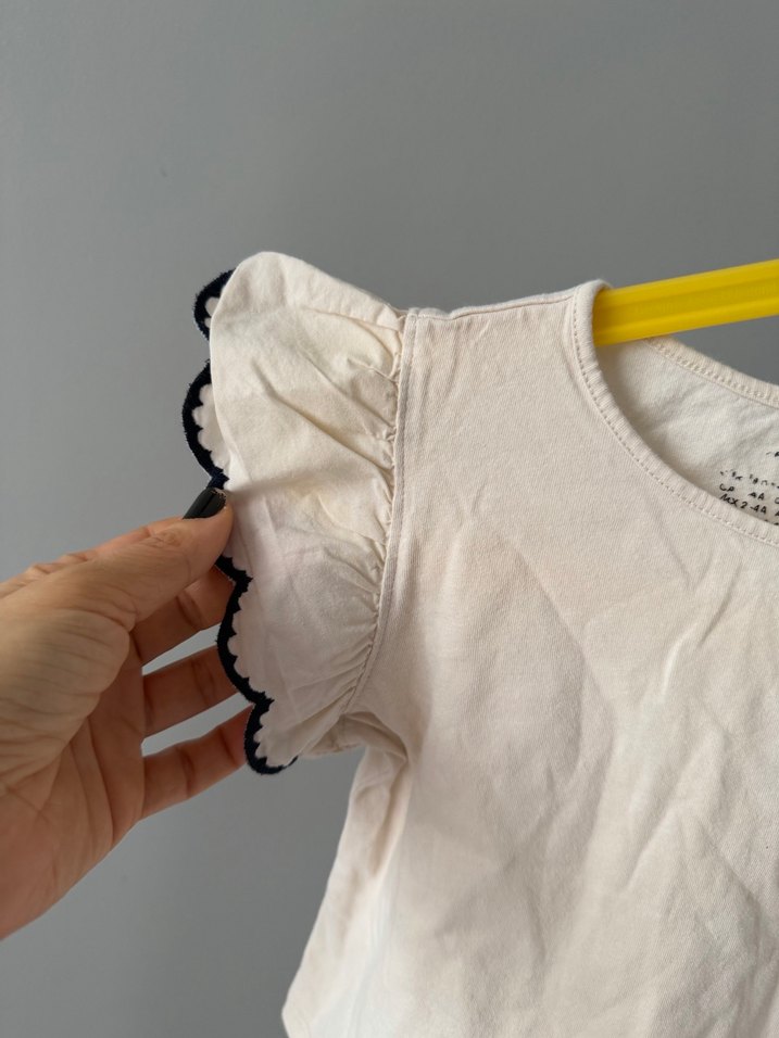 Kız Çocuk Beyaz Fırfırlı Kısa Kollu Tişört - Görsel 3