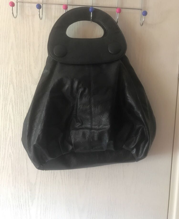 Siyah deri çanta