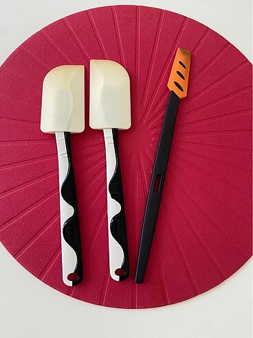 2 adet ikea 1 adet tupper spatula