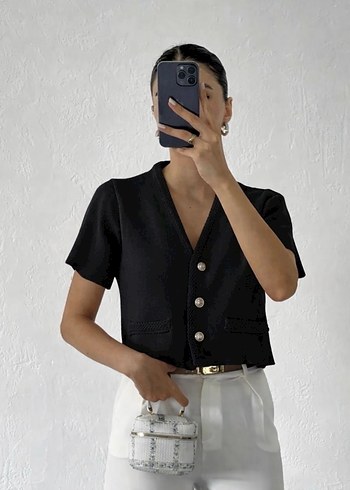 Düğmeli Siyah V Yaka Mini Bluz - Görsel 3