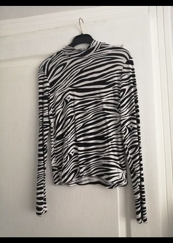 Uzun Kollu Zebra Desenli Boğazlı Bluz