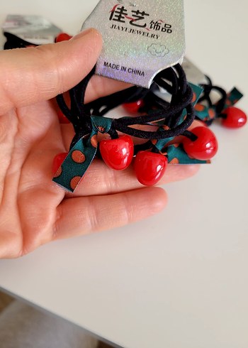 Elastik Kırmızı Boncuklu Saç Lastiği - Görsel 3