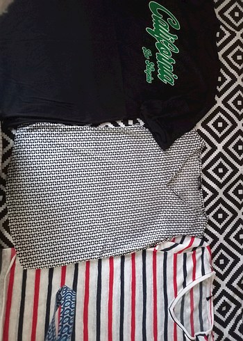 Kısa Kollu Kırmızı Desenli Kadın Pijama Takımı hepsi 120 tl - Görsel 3