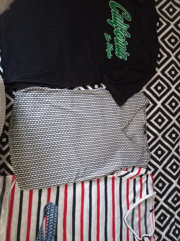 Kısa Kollu Kırmızı Desenli Kadın Pijama Takımı hepsi 120 tl - Görsel 3