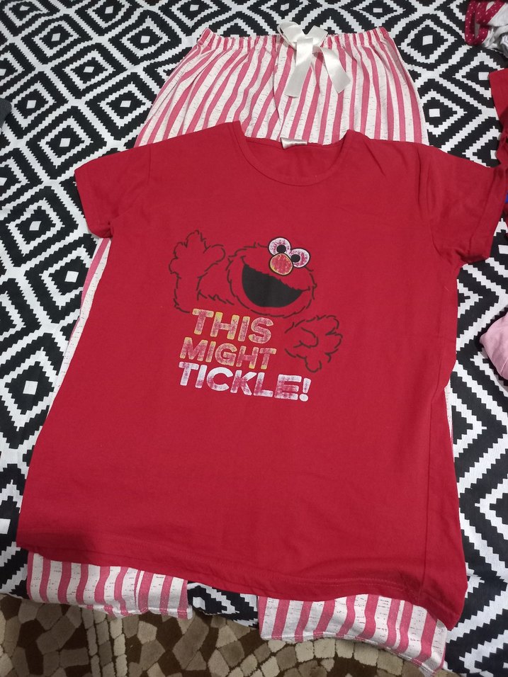 Kısa Kollu Kırmızı Desenli Kadın Pijama Takımı hepsi 120 tl - Görsel 2