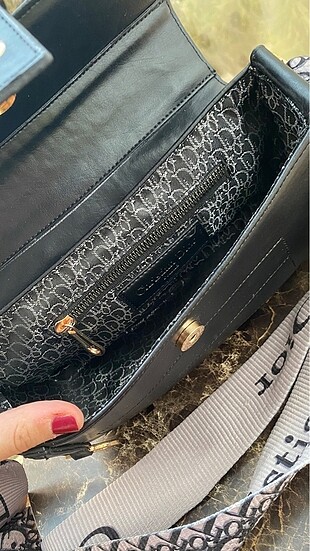  Beden siyah Renk Dior kol çantası